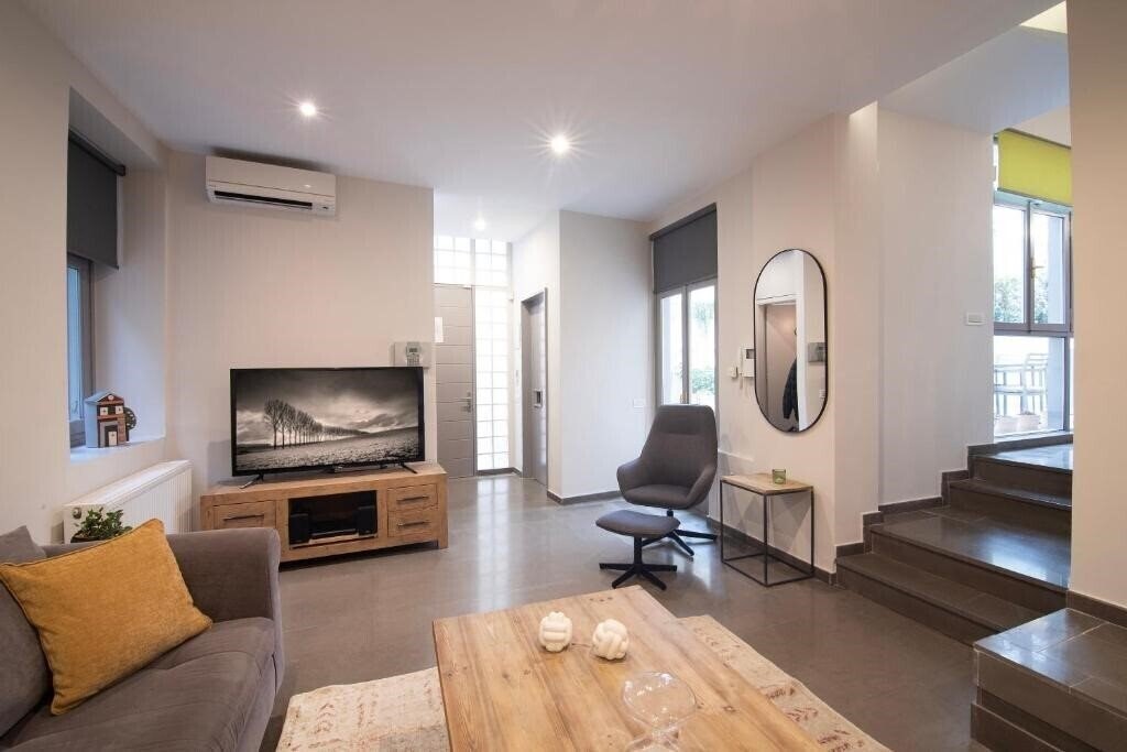Отель Urban Villa Olivia Villa 4*