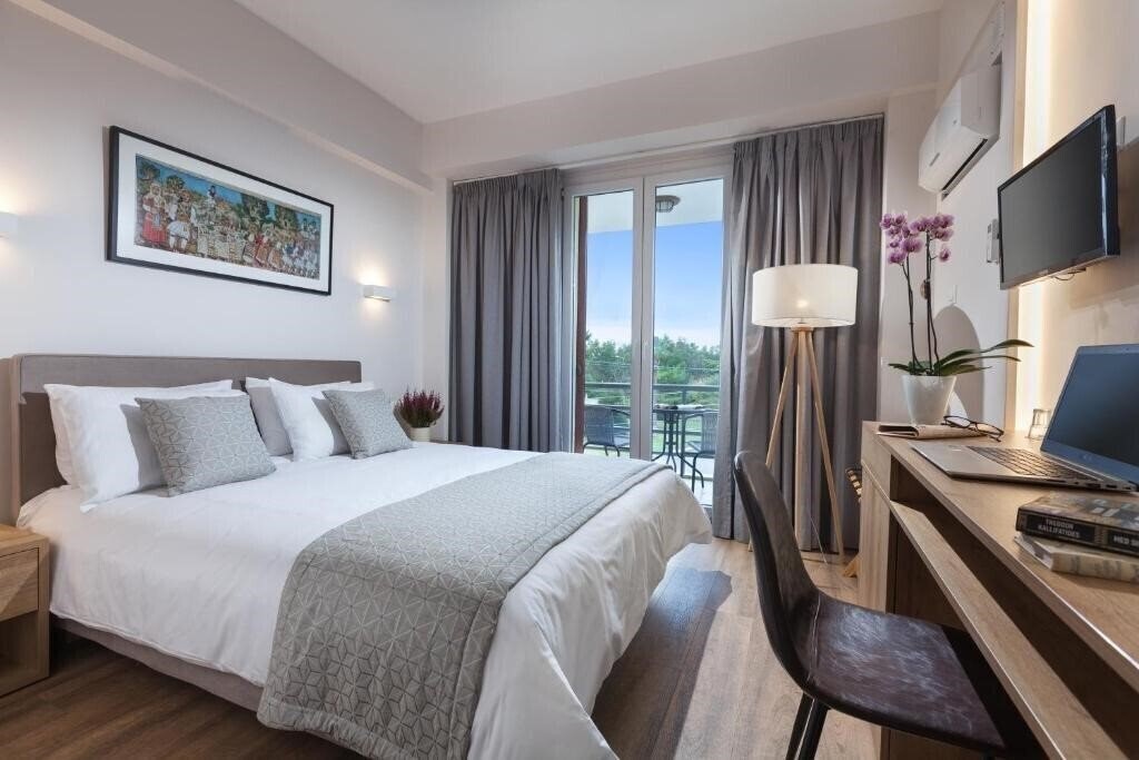 Готель Minavra Hotel 2*