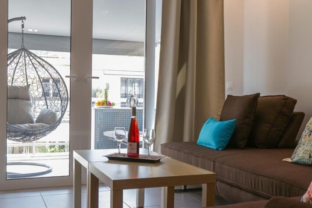 Фотографія V36 Suites Apt 3*