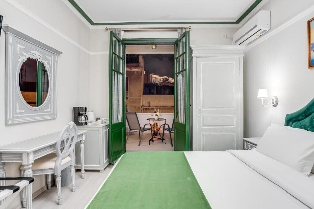 Готель Pandrosos Divine Suites 4*
