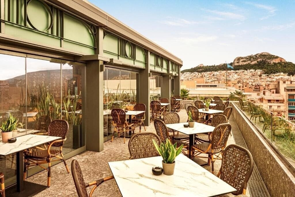 Отель Zeus Essence Athens Central 5*
