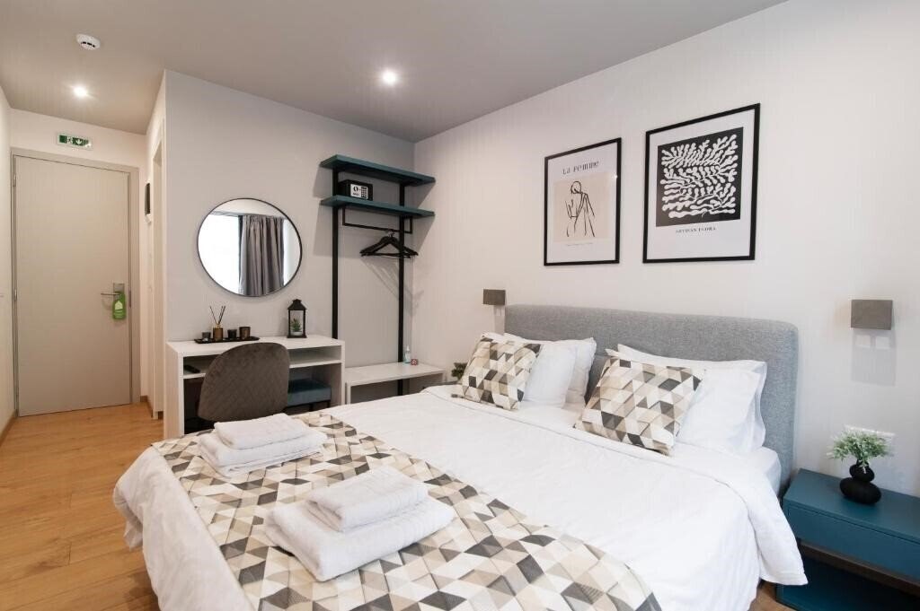 Готель Olvia Suites 4*