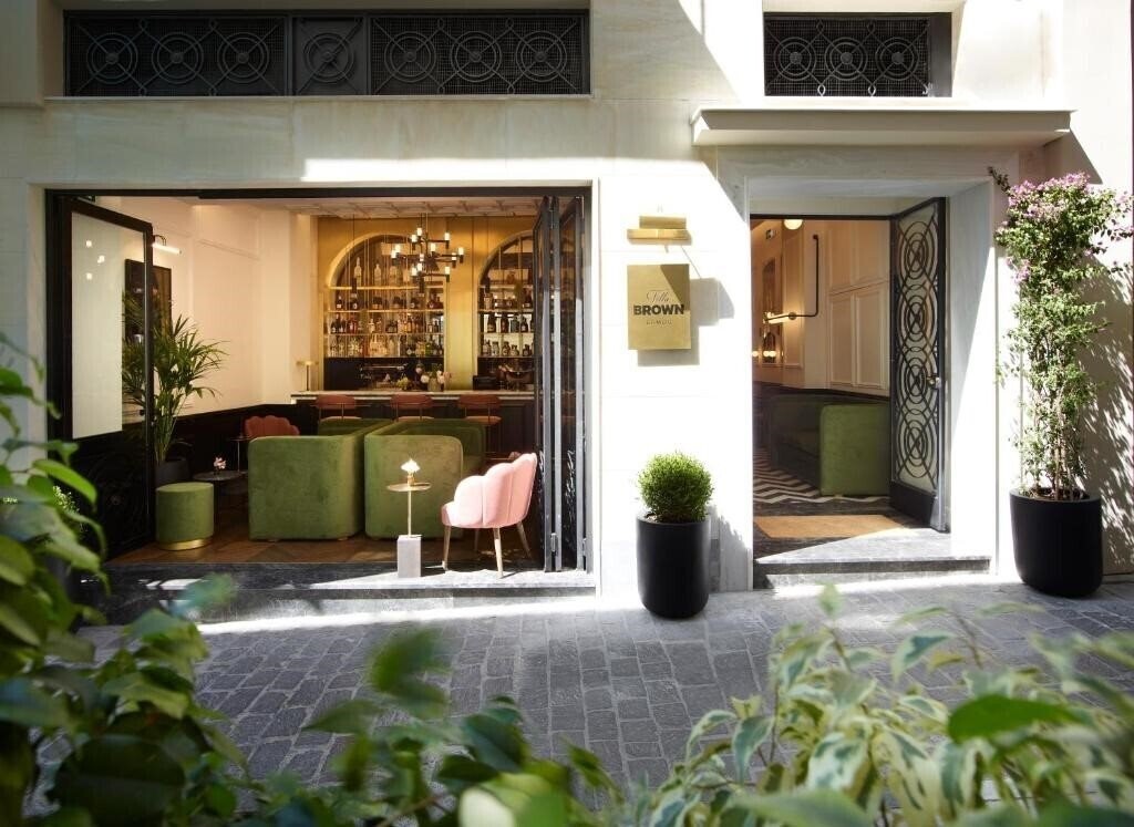 Фото Villa Brown Ermou 3*