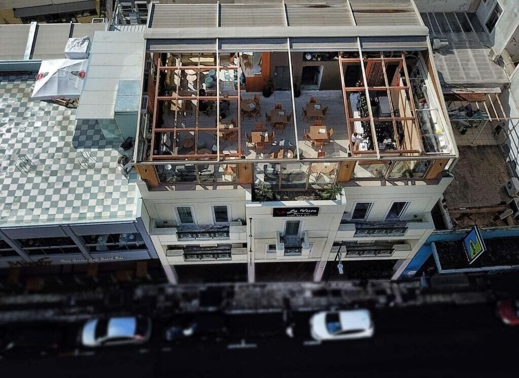 Отель Hotel E 4*