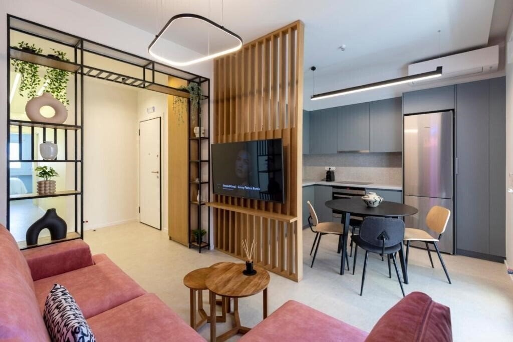 Фото Spacious Modern 4bd Apartment 3*