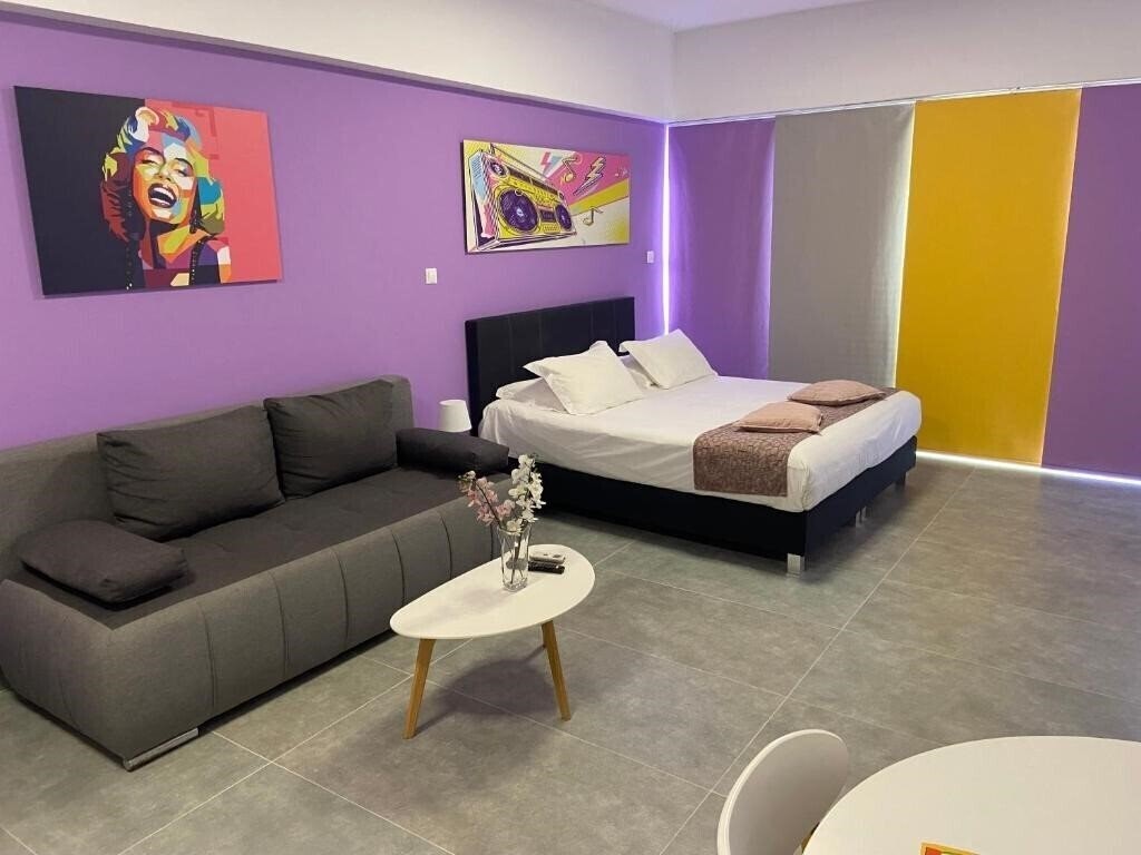 Готель Connect Suites 4*