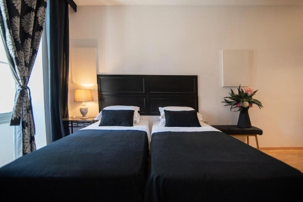 Фотографія Emporikon Athens Hotel 4*