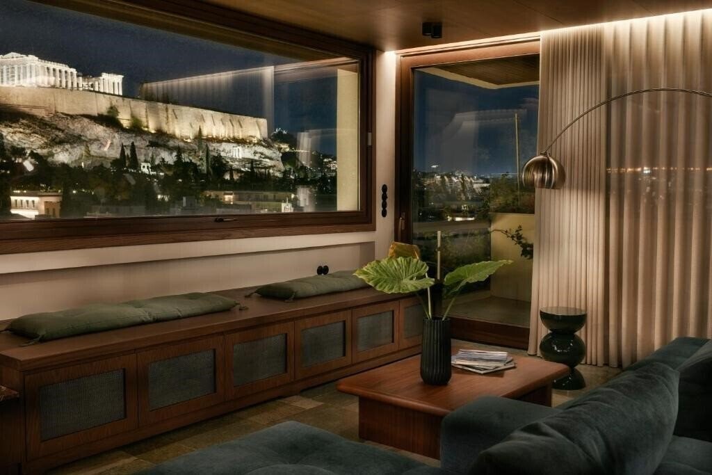 Фото Karyatis Luxury Maisonette By K&K 4*