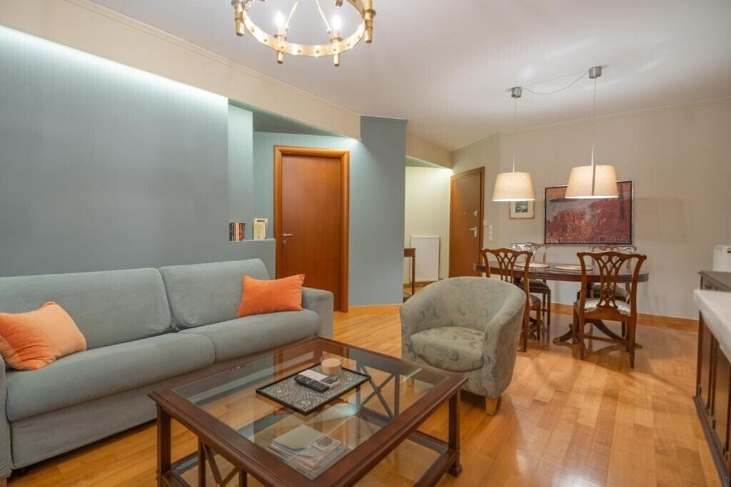 Готель Lux&Easy Acropolis Suites 4*