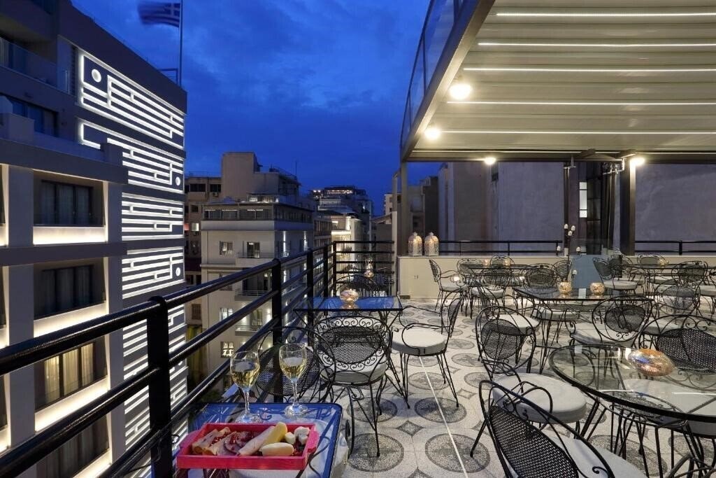 Отель V1935 Luxurious Apartments 4*