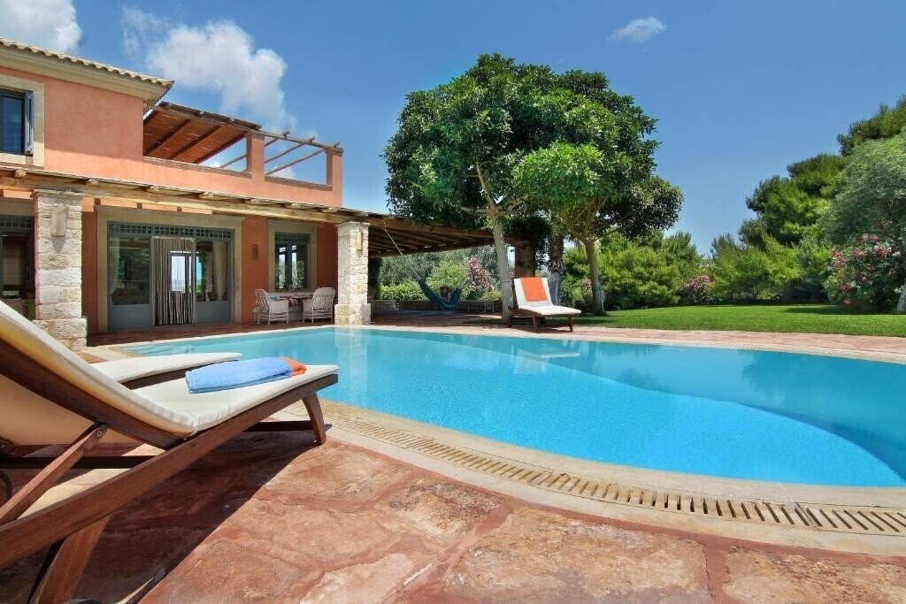 Готель Vouliagmeni Villa 4*