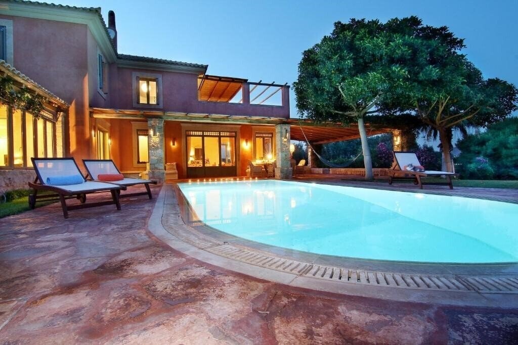 Зображення Vouliagmeni Villa 4*