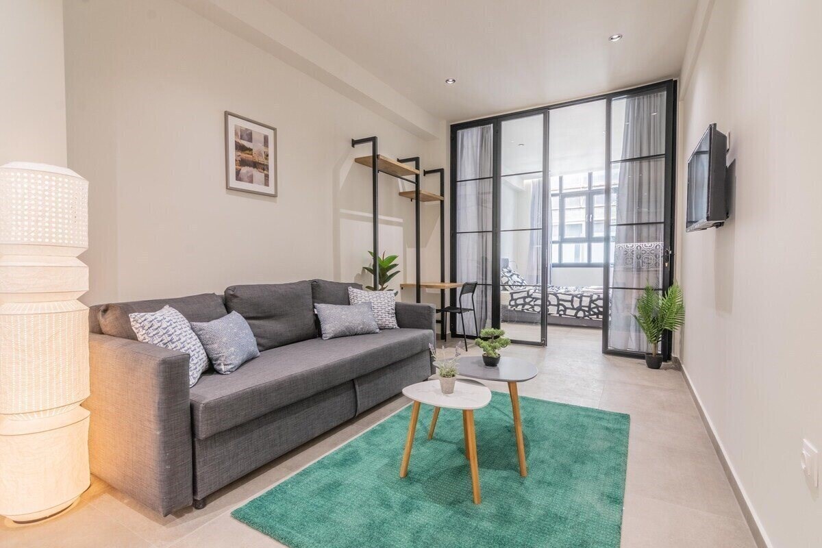 Отель Plenty Apartments 3*