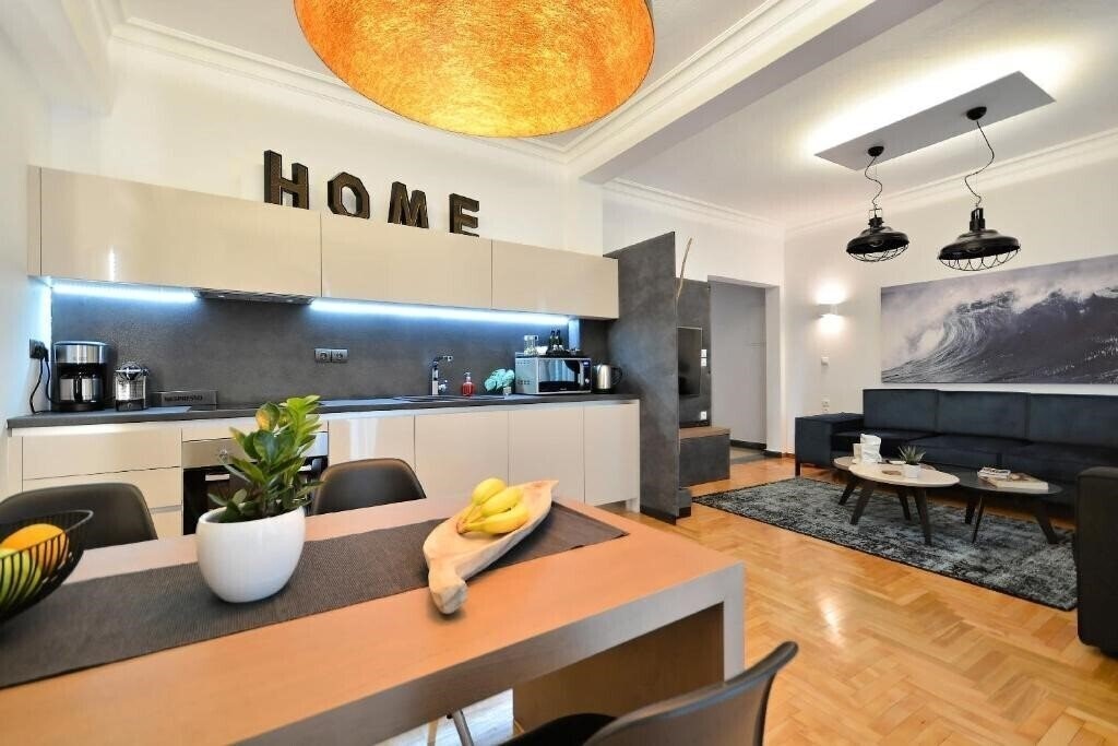 Отель Acropolis Executive Suite 4*