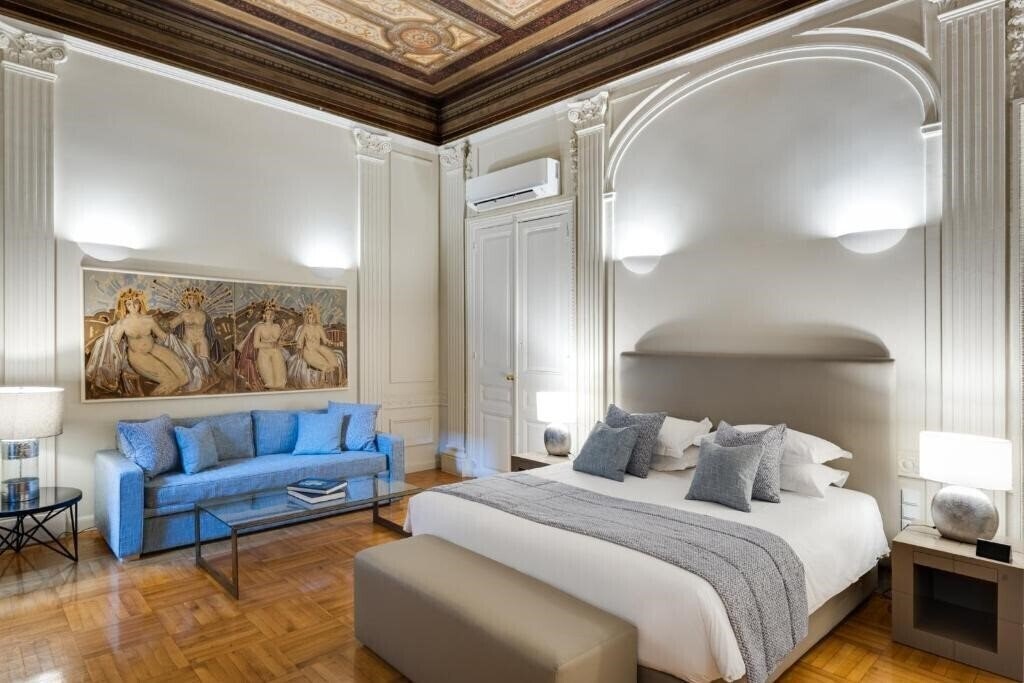 Готель 33 Solonos Suites 3*