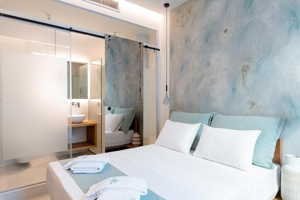 Отель Ciel Suites 3*