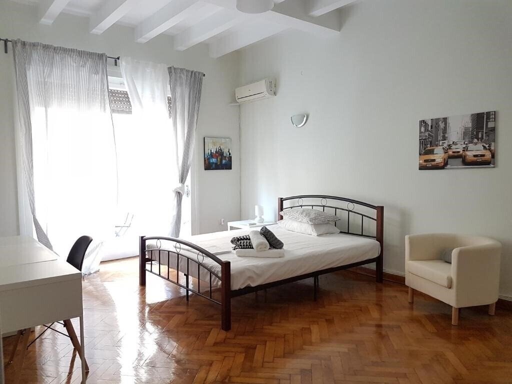 Отель Errathens Pine Red & Taupe 3*