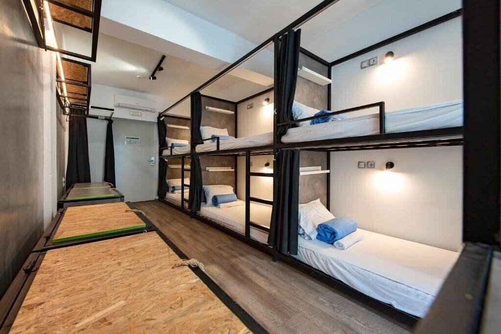 Фото Bedbox Hostel 2*