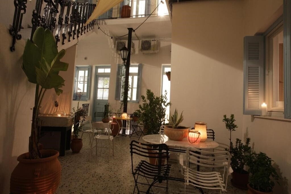 Фото Live In Athens, Thiseio Historic House 3*