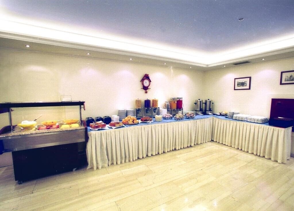 Фотографія Economy Hotel Athens 2*