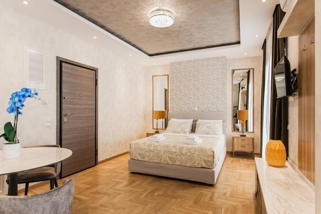 Готель Nicholas Point Apartments & Rooms 3*