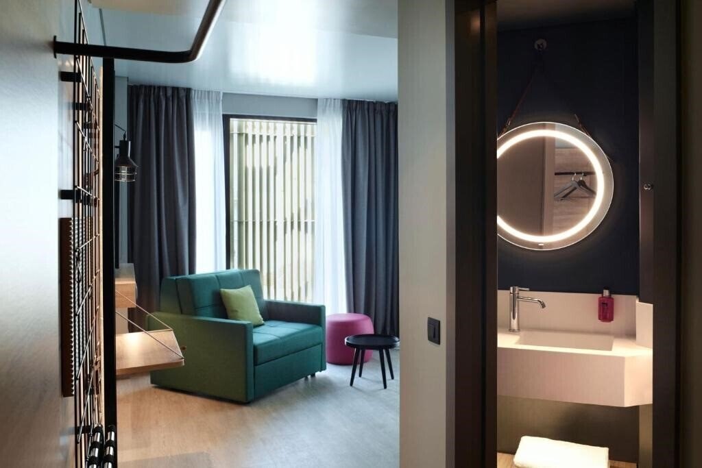 Фотографія Moxy Athens City 4*