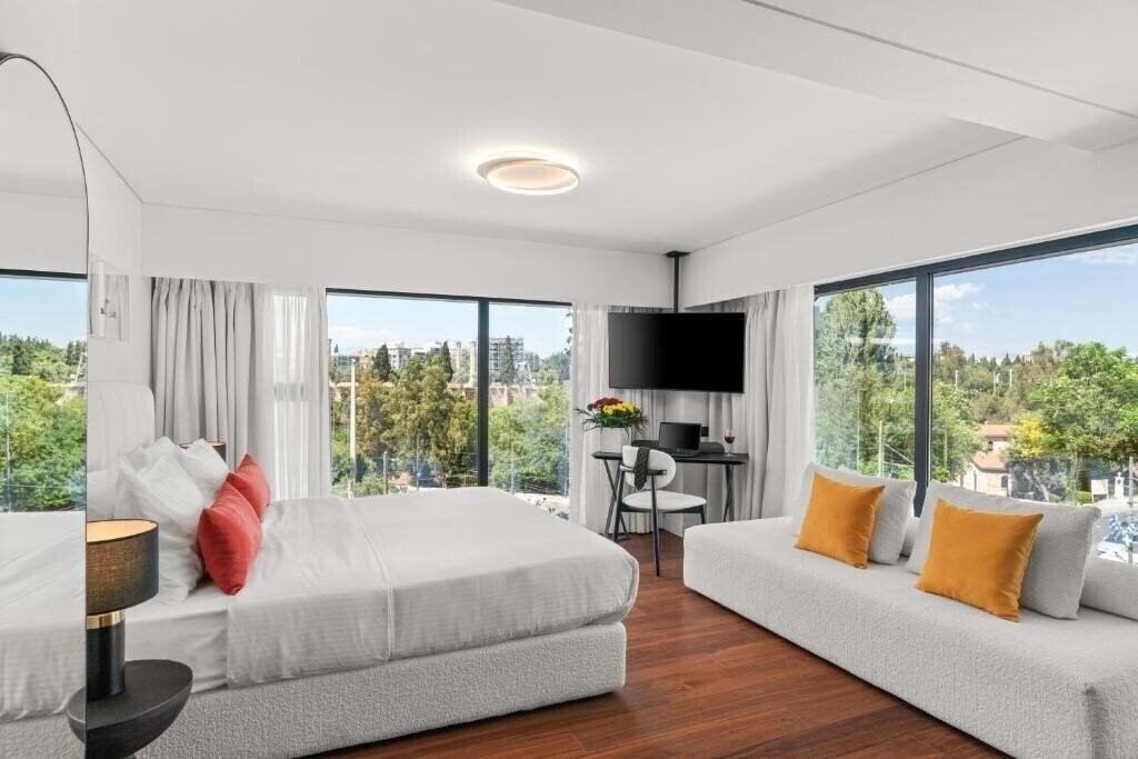 Фото The Athenaeum Luxury 5*