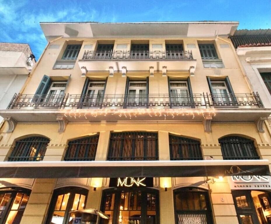 Отель Monk Monastiraki Suites 4*