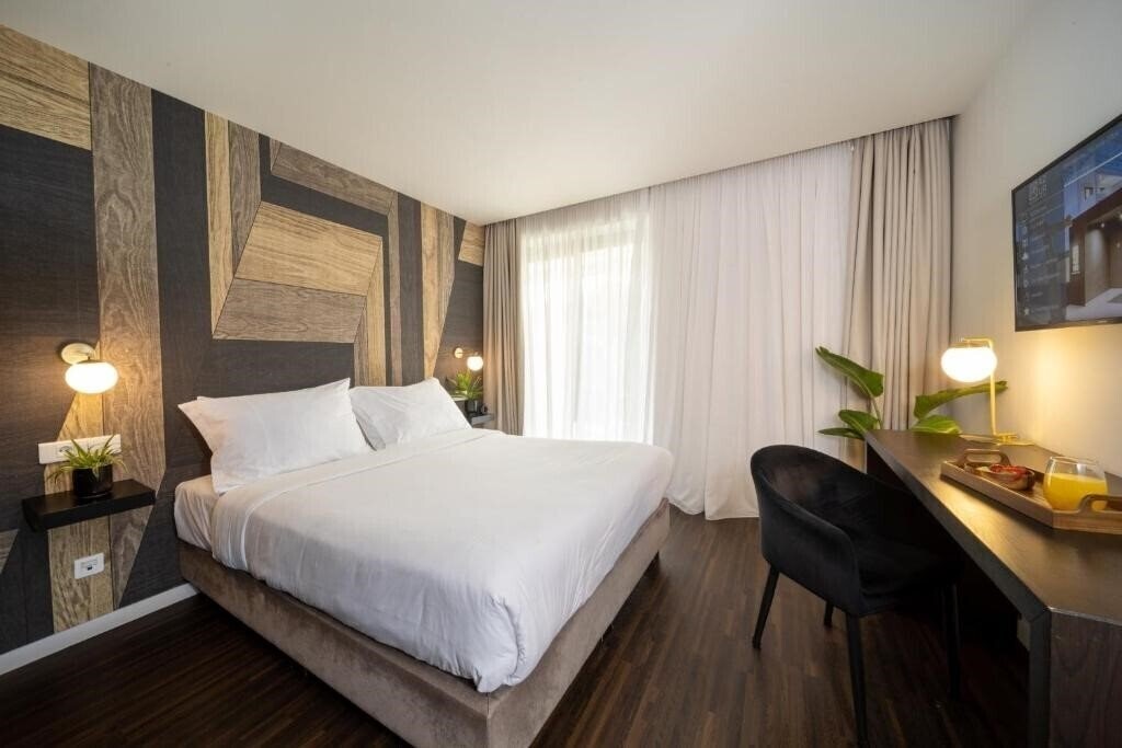 Картинка Azur Hotel (ex. Azur Boutique Vouliagmeni) 4*