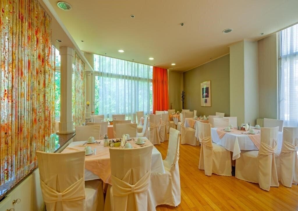 Отель The Park Hotel 3*