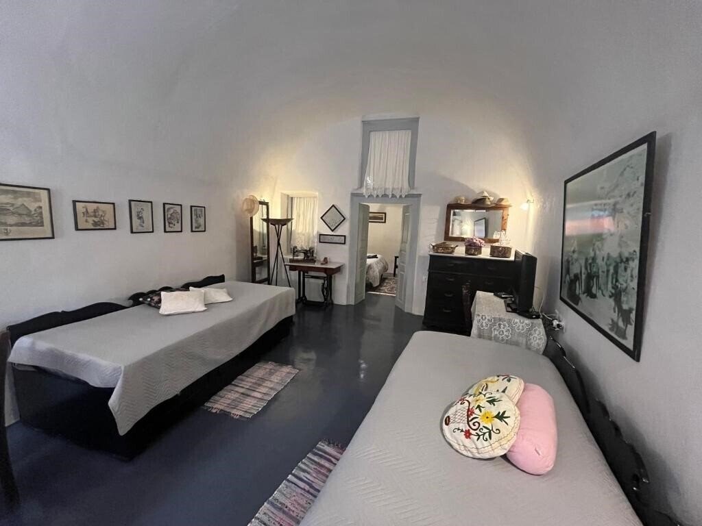 Отель Emmantina Beach 4*
