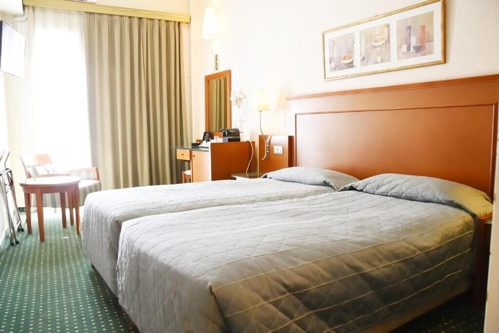Отель Adrian Hotel 3*
