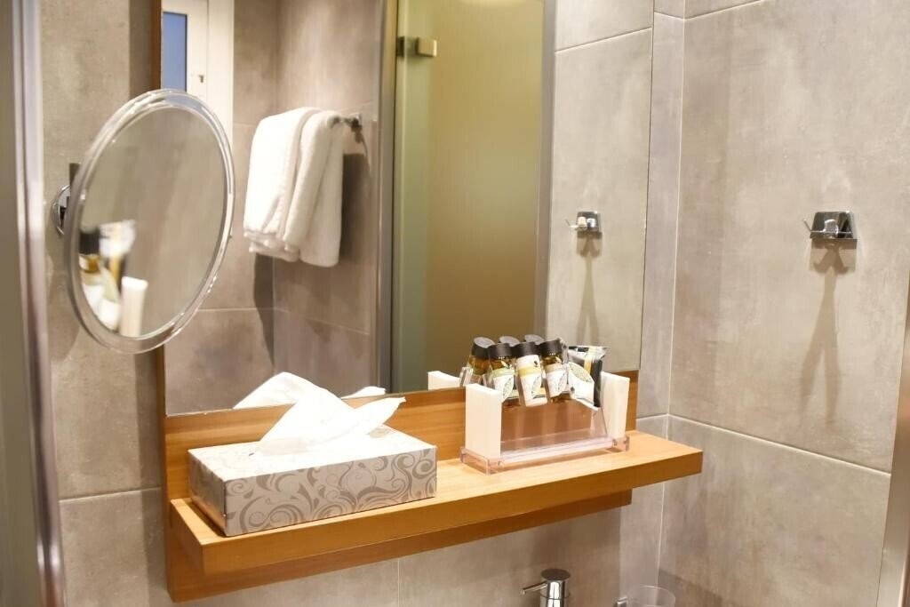 Фото Adrian Hotel 3*