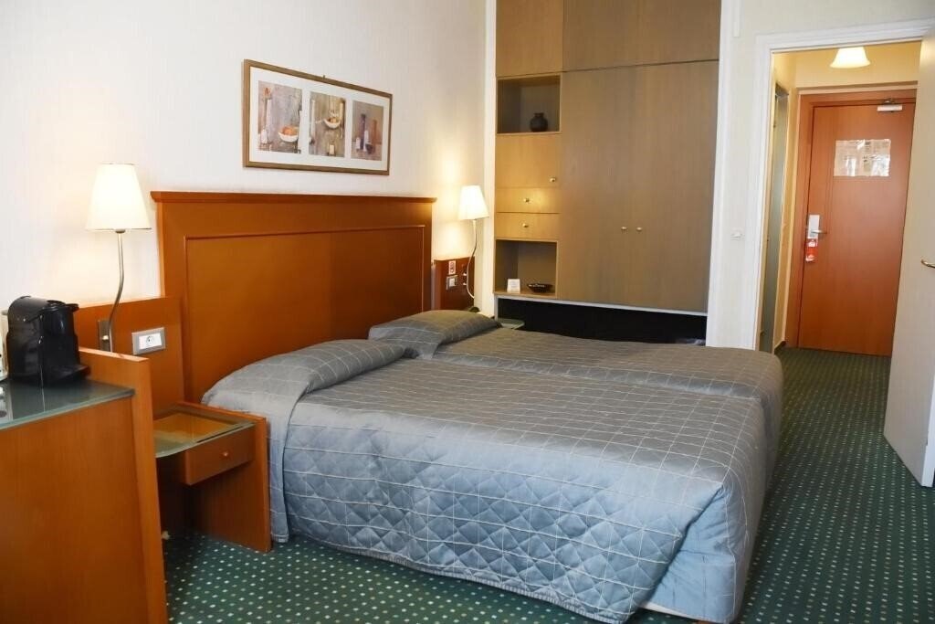Картинка Adrian Hotel 3*
