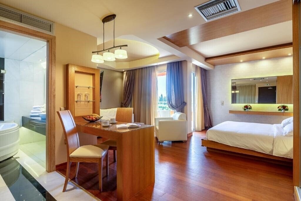 Фото Oasis Hotel Apartments 4*