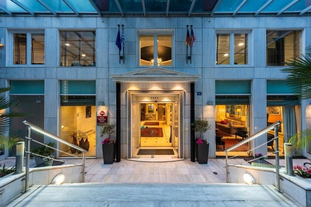 Готель Best Western Plus Embassy 4*