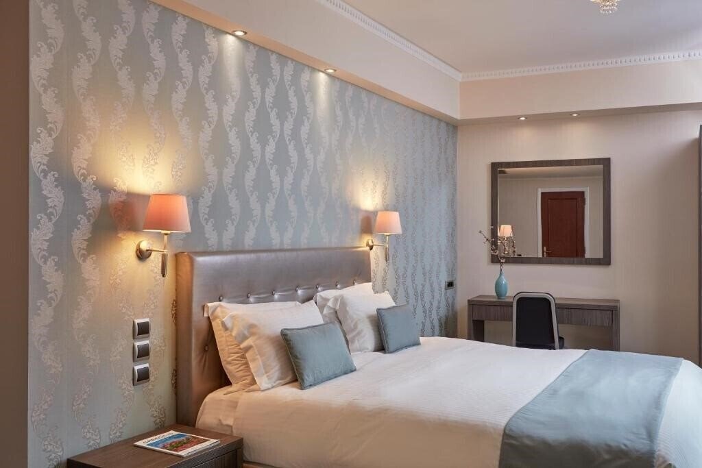 Фото Ava Hotel & Suites 4*