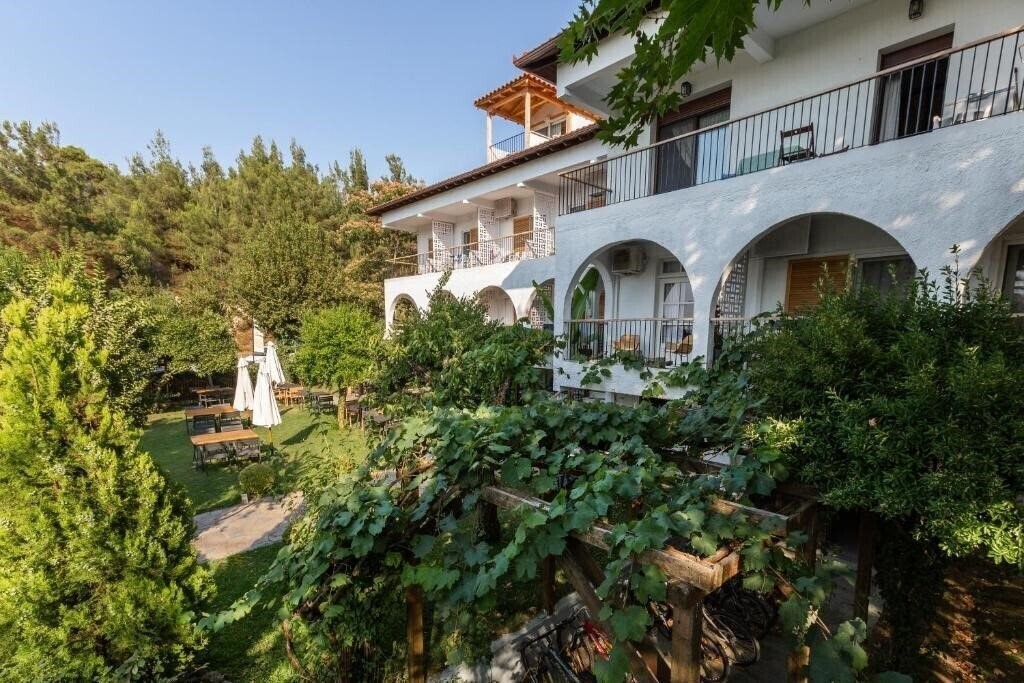 Готель Liotopi Hotel (Olympiada) 2*