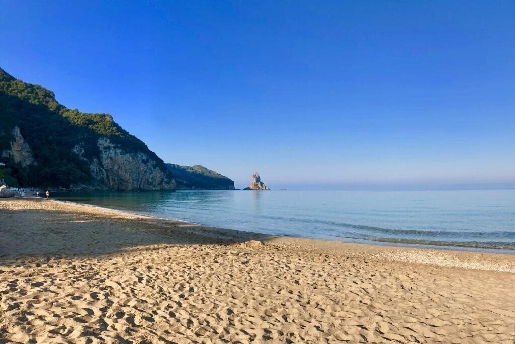 Отель Sebastians - Agios Gordios Beach 3*