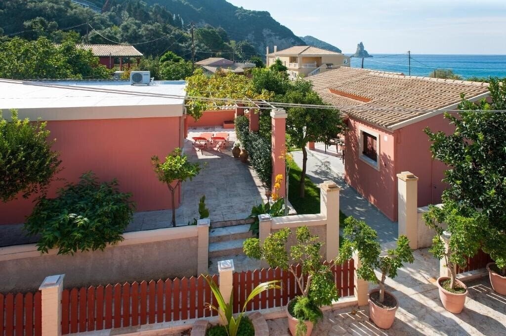 Отель Amalia Cottages 2*