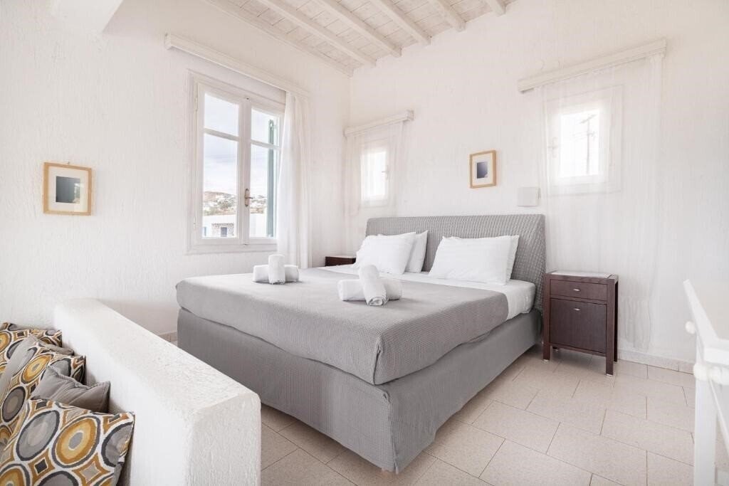 Отель Fos Suites 3*