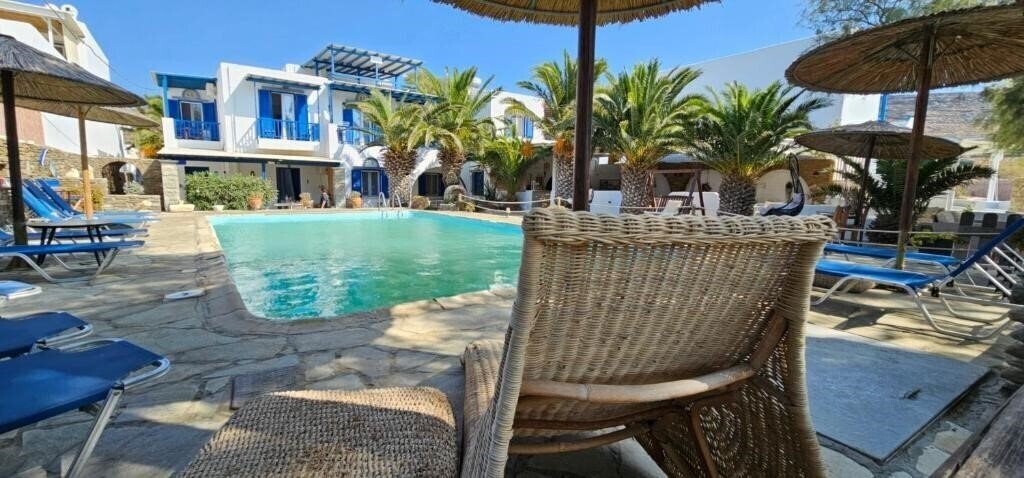 Фото Zalonis Tinos Apartments 3*