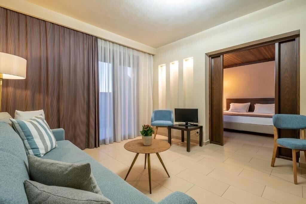 Фото Porto Plaza Beach Resort Hotel 4*