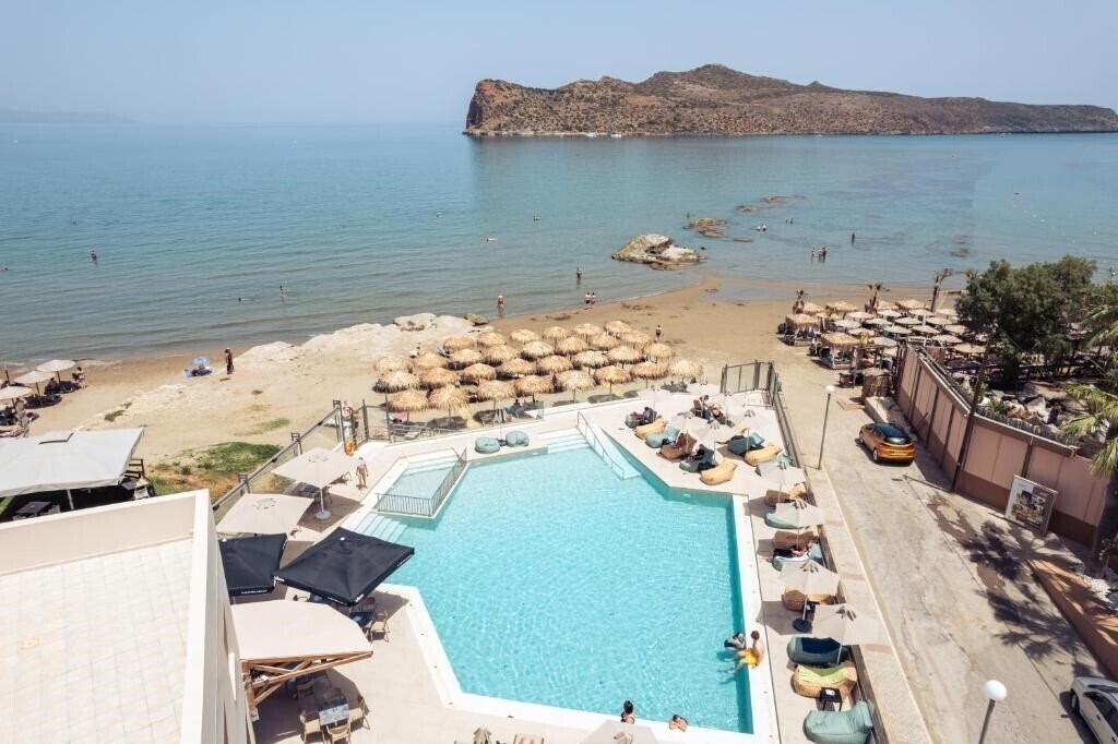Отель Chrispy Beach Resort 4*