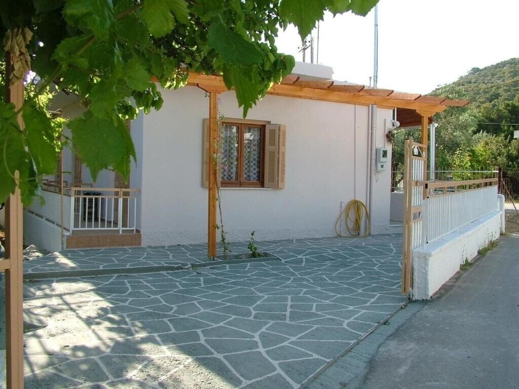 Готель Georges Apartments 3*
