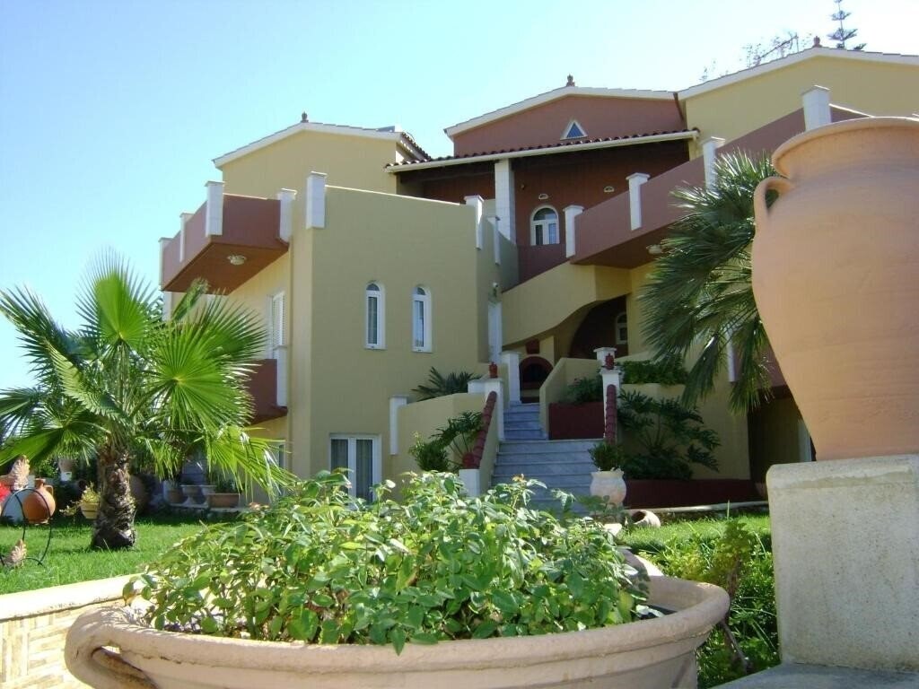 Отель Heaven Apartments 3*