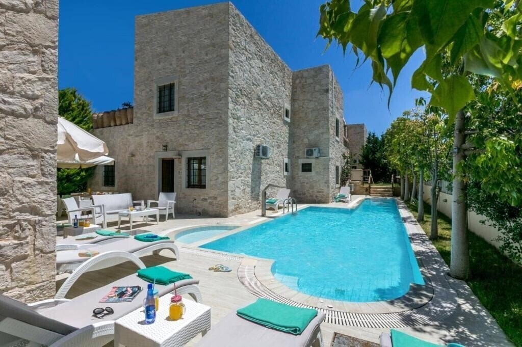 Отель Villa Dominikos 4*