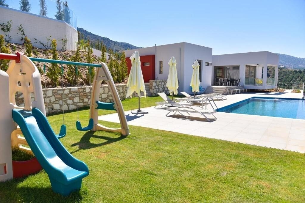 Отель Sea View Villas 4*