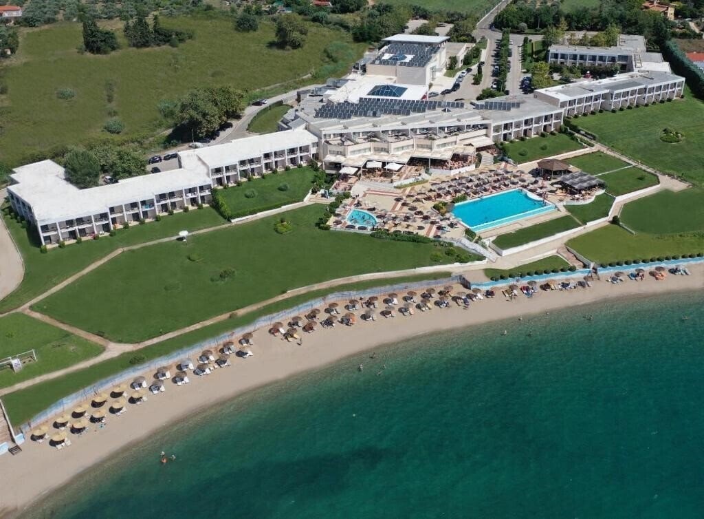 Готель Ramada Plaza by Wyndham Thraki 5*