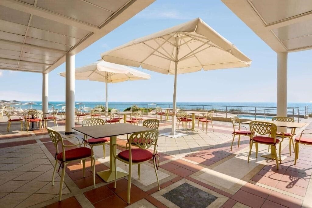Фотографія Ramada Plaza by Wyndham Thraki 5*